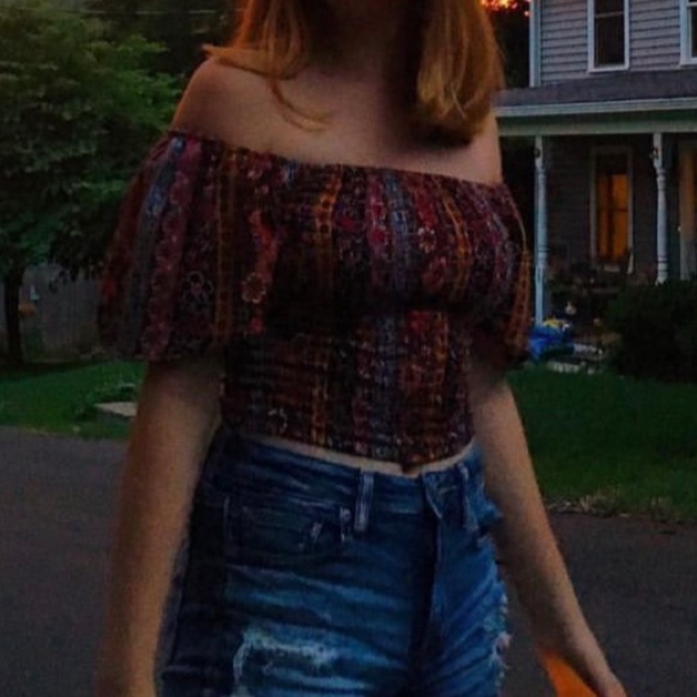 Live To Be Spoiled Kohl’s ribbed crop top with sleeves size XS